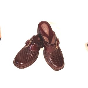 Clark's Artisan Women wine weave buckled leather clogs 7M NWOT
